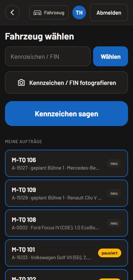 Monteur wählt ein Fahrzeug per Kennzeichen, Foto oder Sprache und sieht seine Aufträge.